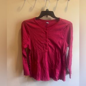 Old Navy 2X red ruffled hem Henley.  Stretchy.